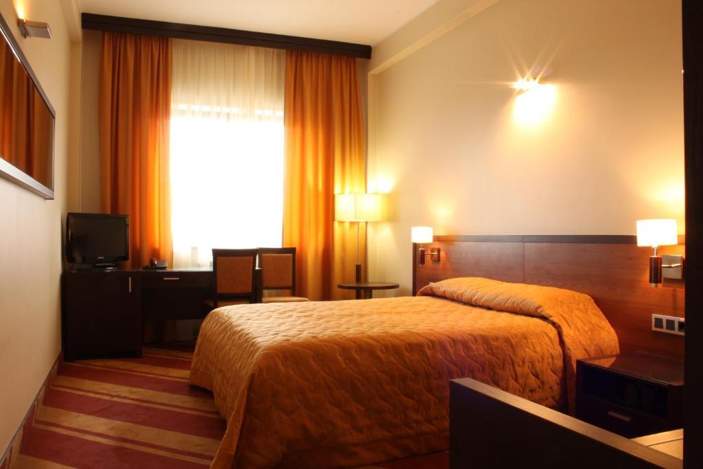Hotel Westa Minsk Habitación foto