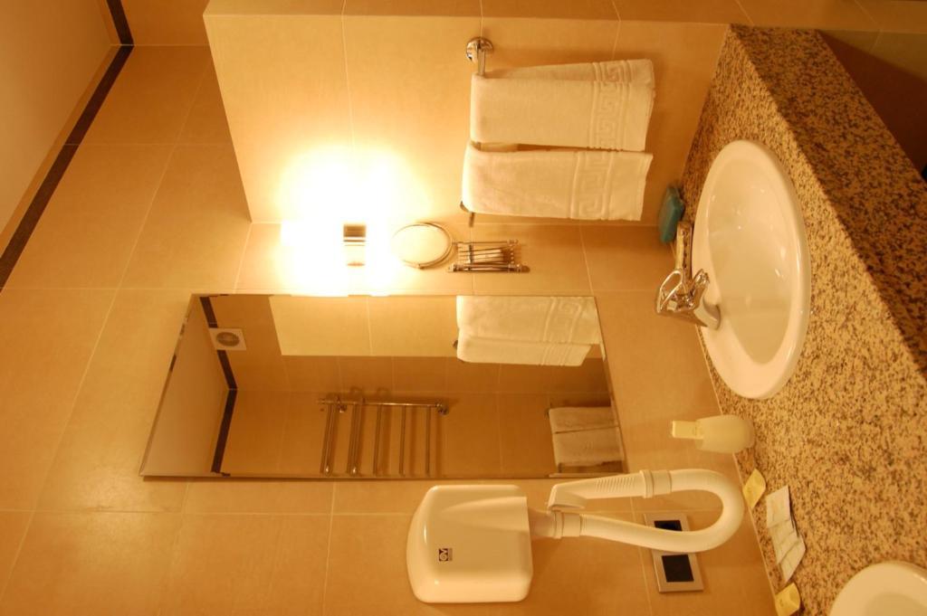 Hotel Westa Minsk Habitación foto