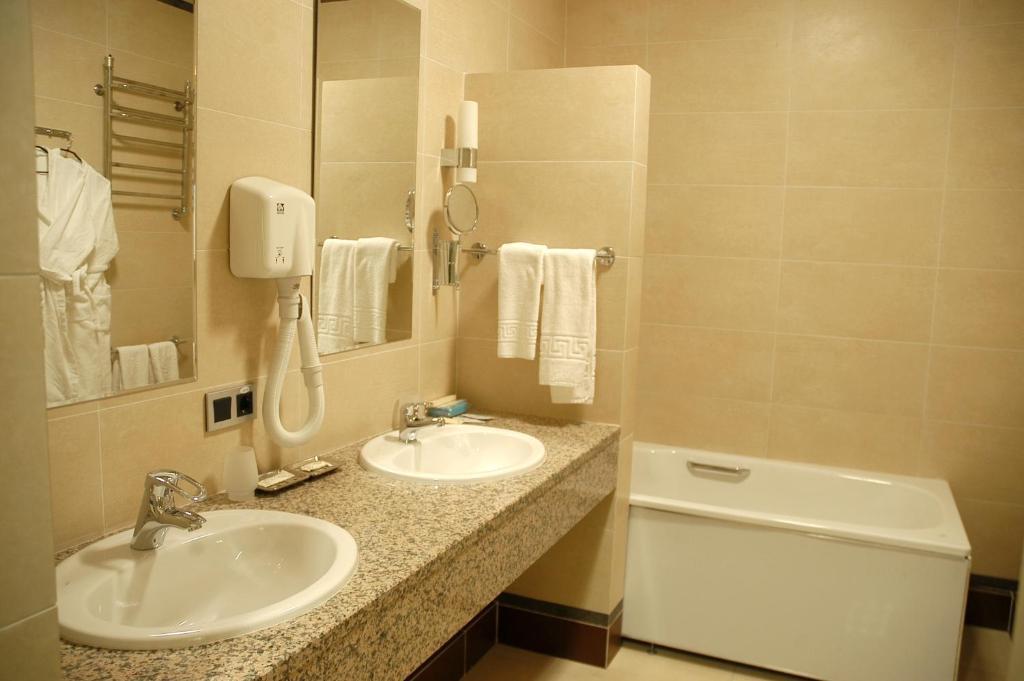 Hotel Westa Minsk Habitación foto
