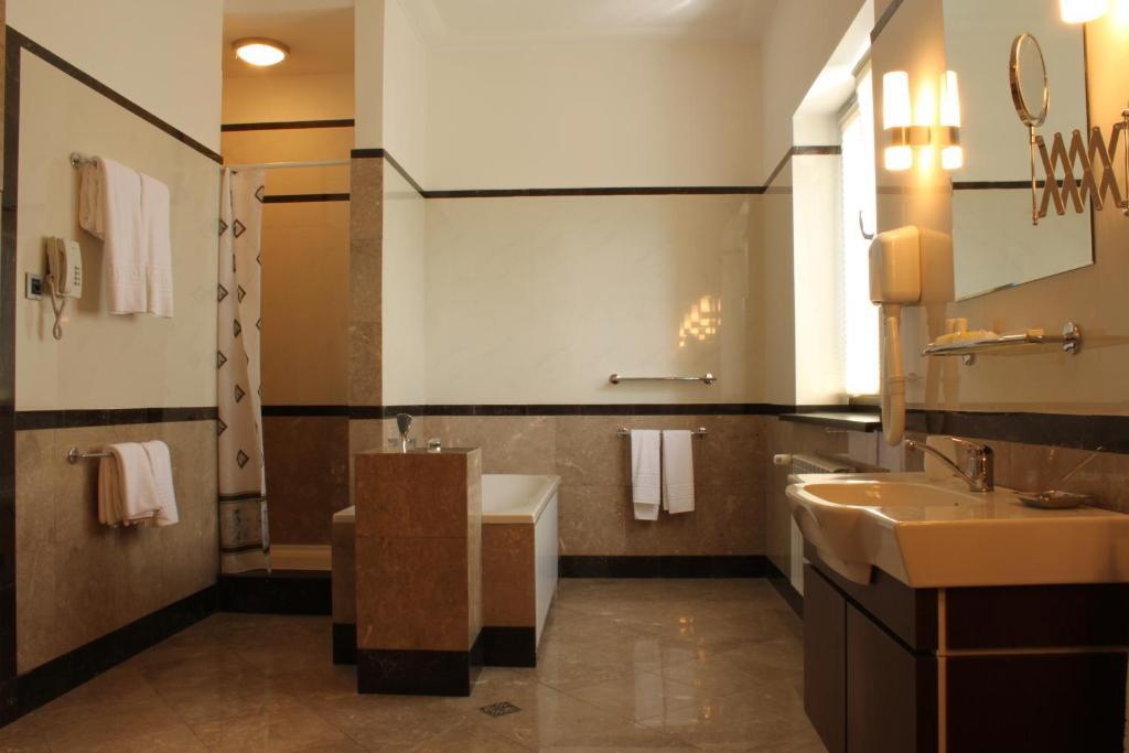 Hotel Westa Minsk Habitación foto