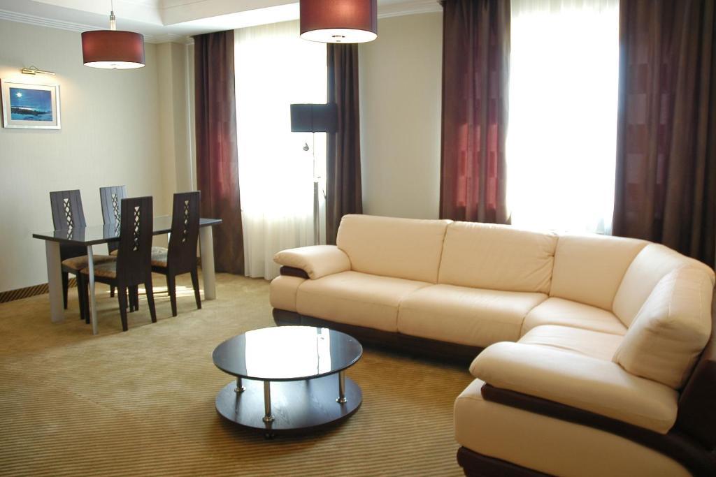 Hotel Westa Minsk Habitación foto